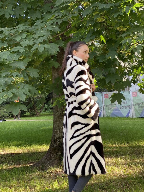 Шуба норковая, мех канадский, цвет "Африканская зебра", модель "Френч", воротник английский